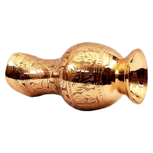 Carafe en cuivre martelé, pichet de service fait main pour collections de vaisselle haut de gamme - Product Image 1
