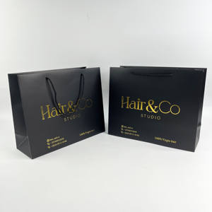 Sacs shopping en papier noir personnalisés avec estampage à chaud doré - Emballage de luxe pour extensions de cheveux et salons de beauté - Product Image 5