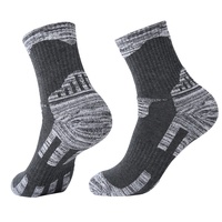 Chaussettes de sport athlétiques pour hommes et femmes, absorbant la transpiration, respirantes, mi-mollet, rembourrées, renforcées, noires, tricotées, logo personnalisé OEM ODM