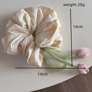 Chouchou Tulipe Coloré et Adorable <span class=keywords><strong>pour</strong></span> <span class=keywords><strong>Chignon</strong></span> ou Queue de Cheval Basse – <span class=keywords><strong>Accessoire</strong></span> Cheveux Rembourré à Motifs Floraux - Product Image 3