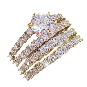 Anello a doppio strato con zirconi intagliati per donna, gioiello da dito a strati traforato e di tendenza - Product Image 5