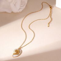 Collar de Acero Inoxidable con Baño de Oro de 18K, Serie Océano de Verano, Vida Marina, Esmalte Blanco Elegante, con Pez, Concha, Coral, Estrella de Mar y Tortuga