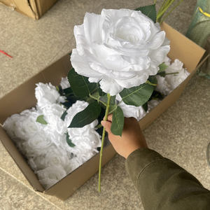 Bunga Mawar Putih Simulasi Sutra Grosir Pabrik, Ukuran Besar 14cm, untuk Dekorasi Bunga Pernikahan - Product Image 1