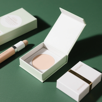 Boîte cosmétique de luxe personnalisée rose en carton recyclable avec fentes, gaufrage et doublure en éponge pour crème visage, vernis à ongles et produits essentiels
