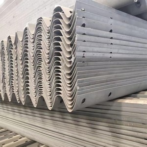 Barriera di Sicurezza a Tre Travi per Ponti, <span class=keywords><strong>Guardrail</strong></span> Stradale Zincato a Doppia Onda per Strade Rurali - Product Image 1