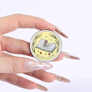 Эмалированная брошь в виде черепа - Product Image 4