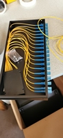 Panel Patch Splitter Fiber Optik PLC 19'' dengan Konektor SC 2-16 Port Rak untuk Jaringan FTTH dan Penggunaan WiFi