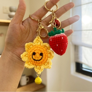 Làm bằng tay Crochet Amigurumi động vật nhiệt đới Cá Gà Keychain Crochet trái cây hoa dâu tây nấm chìa khóa - Product Image 2