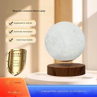 Ornement de lune à lévitation magnétique en ABS avec base en grain de bois jaune, décoration moderne pour bureau et cadeau d'anniversaire