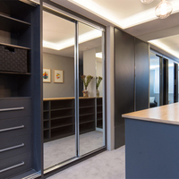 Designs de placards de dressing, armoire en bois, meubles avec miroir dans une maison-conteneur moderne, chambre à coucher, armoire aux normes australiennes