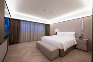 Современный роскошный комплект мебели для гостиничных номеров из массива дерева, изготовленный на заказ, прочный и долговечный. - Product Image 2