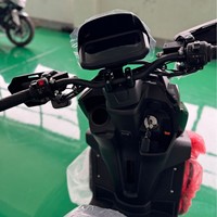 Vente en gros de scooters électriques et de motos non pliables avec batterie au lithium 2000W Super Power >65km/h Vitesse maximale
