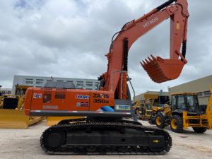 Excavadora de cadenas Hitachi ZAXIS 350H usada y confiable para trabajos en canteras y construcción de movimiento de tierras a gran escala - Product Image 1