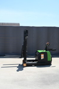 Heli chariot élévateur électrique 1500KG 2000KG camion à mât rétractable batterie au Lithium Mini empileur 3M USA Standard pour utilisation en usine chariot élévateur - Product Image 4