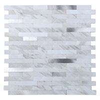 Produit promotionnel : Bande de carreaux composites en PVC et aluminium, motif marbre blanc et argenté, autocollants à peler et coller