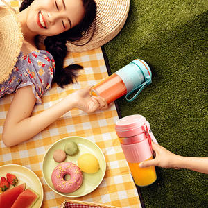 <span class=keywords><strong>Mini</strong></span>-presse-agrumes électrique portable 300 ml, grande capacité 1200 mAh, chargement USB, minuterie 45 s, arrêt automatique, pour la maison, l'extérieur, les voyages et le sport - Product Image 6