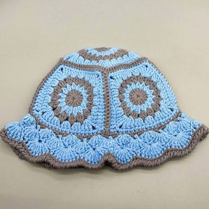 Sombrero de Pescador de Ganchillo Floral Hecho a Mano, Gorro de Invierno Tejido para Mujer - Product Image 4