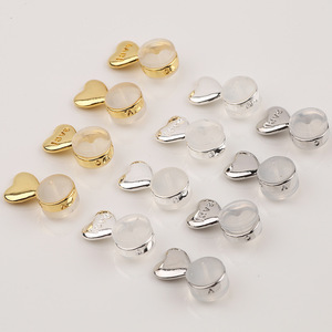 Boucles d'oreilles en silicone transparent en forme de cœur, plaquées or et argent, motif amour, pour un usage quotidien, unisexes, boucles d'oreilles fines - Product Image 1