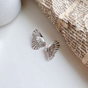 Pendientes de Mariposa con Diseño Minimalista Moderno de Plata de Ley 925 con Baño de Rodio, Novedad de Dylam - Product Image 3