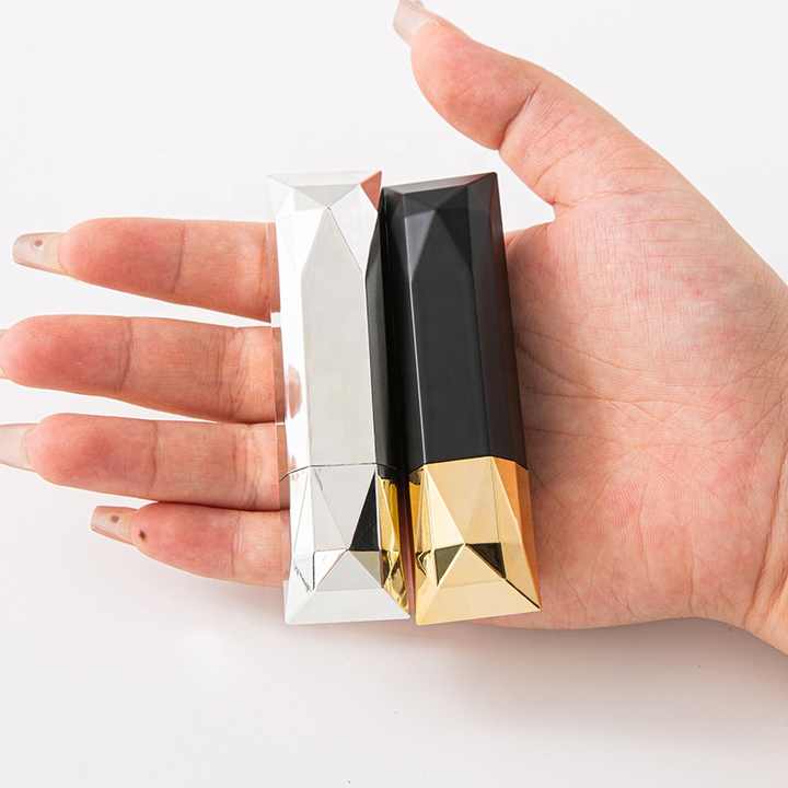 2024 New Design Wholesale Lipstick Tube Custom Color Luxury Style Lipstick Container Empty Lipstick Packaging for Private Label