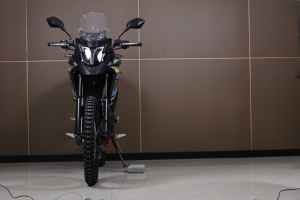 Moto tout-terrain électrique BNK 72V 18kW de haute qualité pour adultes, vitesse maximale de 110 km/h, accélération 0-100 km/h en 7,8 secondes, autonomie de 150 km, indice de protection IP67, moto de luxe - Product Image 2