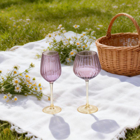 Verres à vin en verre soufflé à la main, design moderne, ombré violet, nervurés, à long pied, écologiques, capacité 500 ml, pour coupe, vente en gros