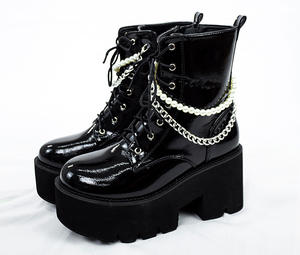 Ragazza occupata HKXD50 <span class=keywords><strong>stivali</strong></span> da donna in vernice nera scarpe <span class=keywords><strong>con</strong></span> cerniera laterale e catena in metallo <span class=keywords><strong>con</strong></span> catena di perle <span class=keywords><strong>stivali</strong></span> allacciati da donna - Product Image 5