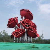 Grande sculpture décorative florale 3D en acier inoxydable, rose rouge, abstraite, moderne, urbaine, pour jardin extérieur, personnalisée et de grande envergure