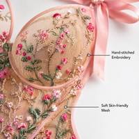 Body de lingerie luxueux en dentelle brodée au crochet, avec ruban en forme de cœur, bretelles larges et motif floral transparent