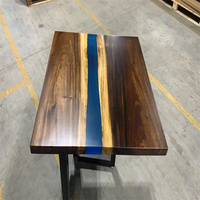 Table à manger de luxe vintage en bois massif naturel avec résine époxy pour restaurant et villa