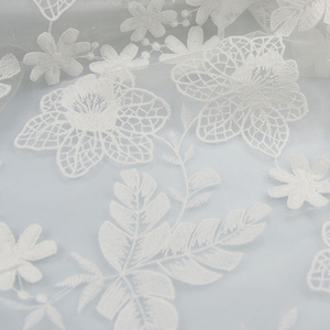 Ricamato piccoli fiori trasparente latte di seta tessuto di pizzo per le donne abito da sposa cucito - Product Image 5