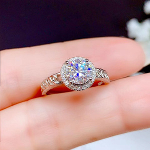 Anello Classico con Micro Pavé di Zirconi per Donne, Gioiello Elegante e Scintillante per le Dita - Product Image 4
