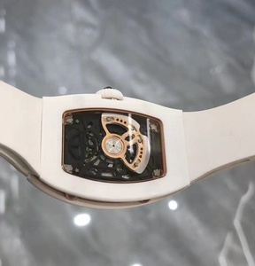 Montre de luxe pour femme personnalisée, dotée d'un design haut de gamme, de diamants, d'un mouvement mécanique de haute qualité et étanche. - Product Image 4