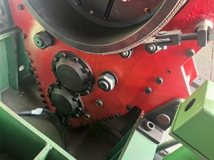 Máquina Roscadora Industrial para Tuberías de Petróleo en Campos Petrolíferos - Product Image 1