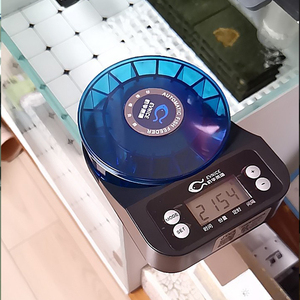 מזין דגים אוטומטי נטען רב מכר לבריכות גדולות, ציוד לאקווריום קטן וחכם, מזין דגים מפלסטיק לחקלאות דגים - Product Image 6