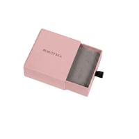 Petite boîte d'emballage pour bijoux en carton rigide rose personnalisée, fermeture magnétique, laminage mat, doublure en éponge, recyclable, logo personnalisé
