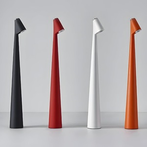 โคมไฟตั้งโต๊ะแบบพกพาสำหรับห้องนอนและห้องรับประทานอาหาร ดีไซน์ทันสมัยสำหรับคนดังทางอินเทอร์เน็ตข้ามพรมแดน ขาตั้งสูง ชาร์จด้วย USB - Product Image 2