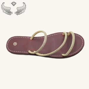 Sandales et pantoufles pour femmes de haute qualité, nouvelle conception estivale, décontractées, résistantes aux éclaboussures d'eau, durables, pour l'extérieur, vente en gros - Product Image 3