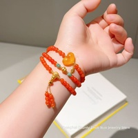 Bracelet pour femme en tungstène rouge sud naturel effet glacé, trois anneaux, accents cœur en cire d'abeille - Style de niche de luxe léger, design doux