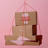 Caja de Cartón Corrugado Kraft Impresa Personalizada |   Empaque Ecológico para Whisky con Forro de Esponja |   Envío minimalista para comercio electrónico