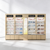 Présentoir cosmétique double îlot en bois avec éclairage suspendu, panier latéral en treillis métallique pour maquillage