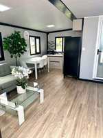 AU-Standard Doppelflügel-Erweiterbare Containerhaus mit Großem Balkon für Wohnzwecke Gästehaus Luxuriöses Vorgefertigtes Tiny Home