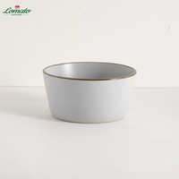 Ensemble de vaisselle en céramique gris clair avec bord doré, assiettes, bols, tasses pour restaurant, maison, cuisine, achat en gros