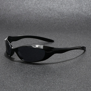 Lunettes de soleil futuristes avant-gardistes à monture intégrale, verres polarisés PC, protection UV400, pour le sport et la mode en extérieur - Product Image 2
