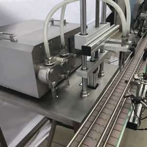 Máquina automática de llenado de <span class=keywords><strong>aceite</strong></span> comestible/<span class=keywords><strong>aceite</strong></span> de motor de 1L/<span class=keywords><strong>5</strong></span> <span class=keywords><strong>litros</strong></span> a <span class=keywords><strong>precio</strong></span> de fábrica - Product Image 4