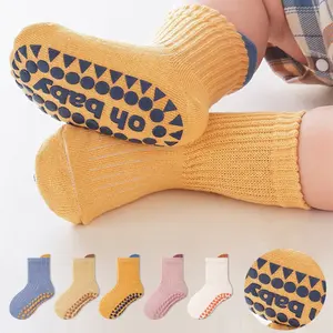 Lot coton <span class=keywords><strong>bébé</strong></span> chaussettes antidérapantes pour garçons filles <span class=keywords><strong>coupe</strong></span> basse sol enfants bambin chaussette avec poignées en caoutchouc chaussette pendant des années - Product Image 3