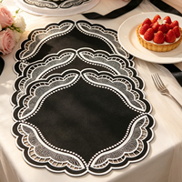 Sets de table en tissu brodé à motifs personnalisés et floraux, idéaux pour les mariages, les fêtes, Noël et toutes les célébrations.