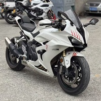 Moto sportive QJMotor SRK600 600cc 4 cylindres refroidie par eau, pour trajets quotidiens, puissante, confortable, à essence