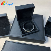 Boîte à bijoux en cuir avec logo personnalisé, best-seller, boîte cadeau carrée de qualité plaquée noire pour bracelets, position extérieure