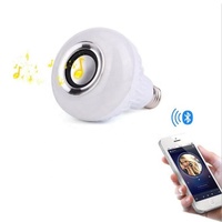 Haut-parleur sans fil à distance Lampe intelligente de lecture de musique Changement de couleur E27 RGB Ampoule LED intelligente